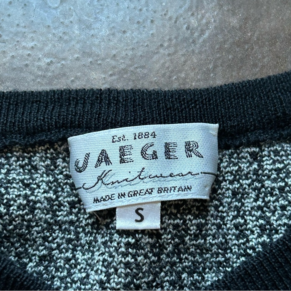 100% wool vintage cardigan- black and white houndstooth- jaeger- small - Picture 4 of 16